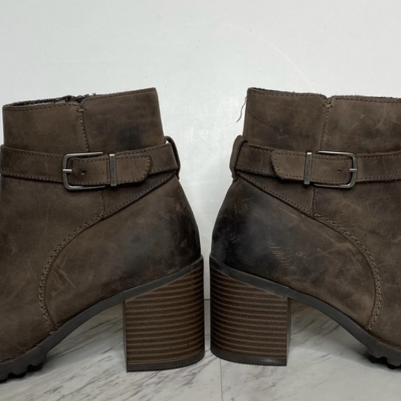 Clarks Verona Buckle Brown Heeled Bootie 8.5 M - Picture 6 of 10